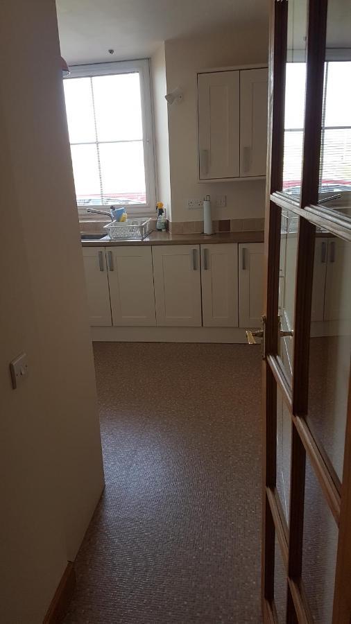 Modern 1 Bed Apartment Close To แคมป์เบลทาวน์ ภายนอก รูปภาพ