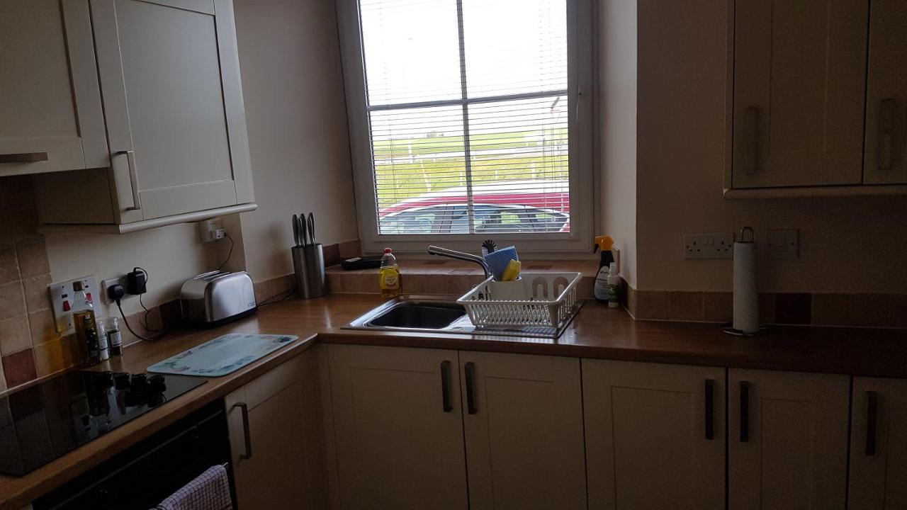 Modern 1 Bed Apartment Close To แคมป์เบลทาวน์ ภายนอก รูปภาพ