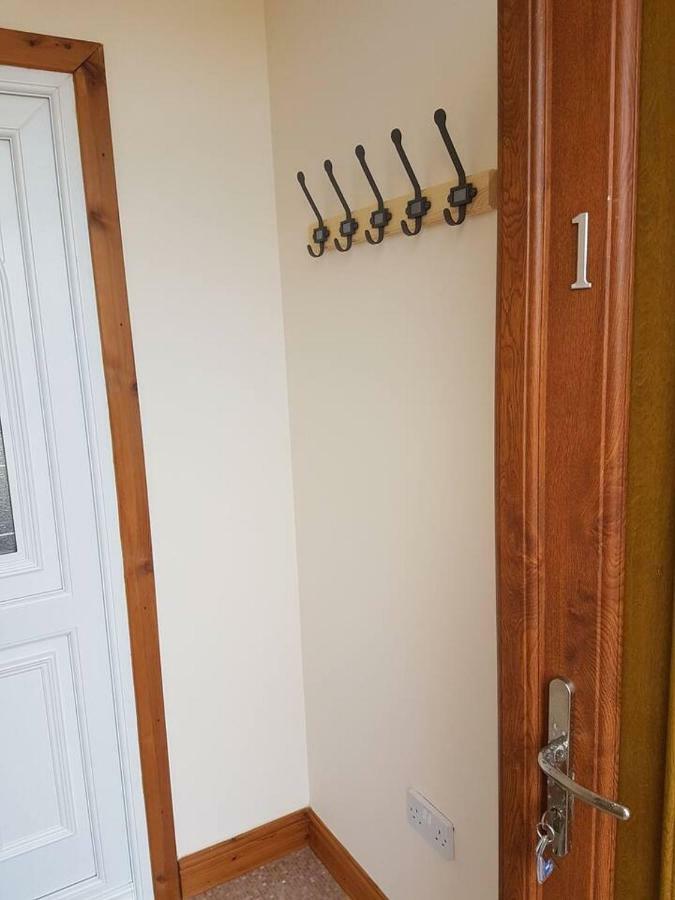 Modern 1 Bed Apartment Close To แคมป์เบลทาวน์ ภายนอก รูปภาพ